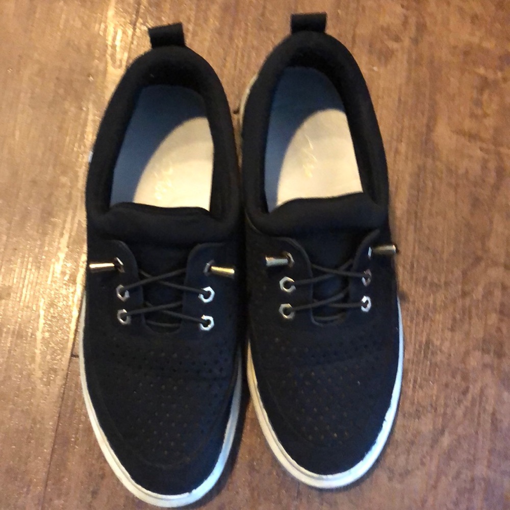 Super cute sneakers Size 8.5